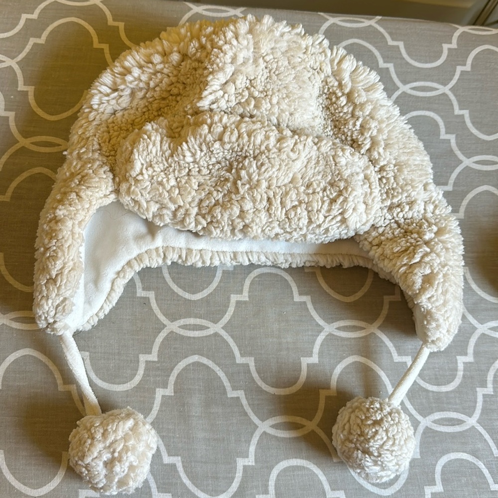PBteen winter Sherpa hat w/ pompoms